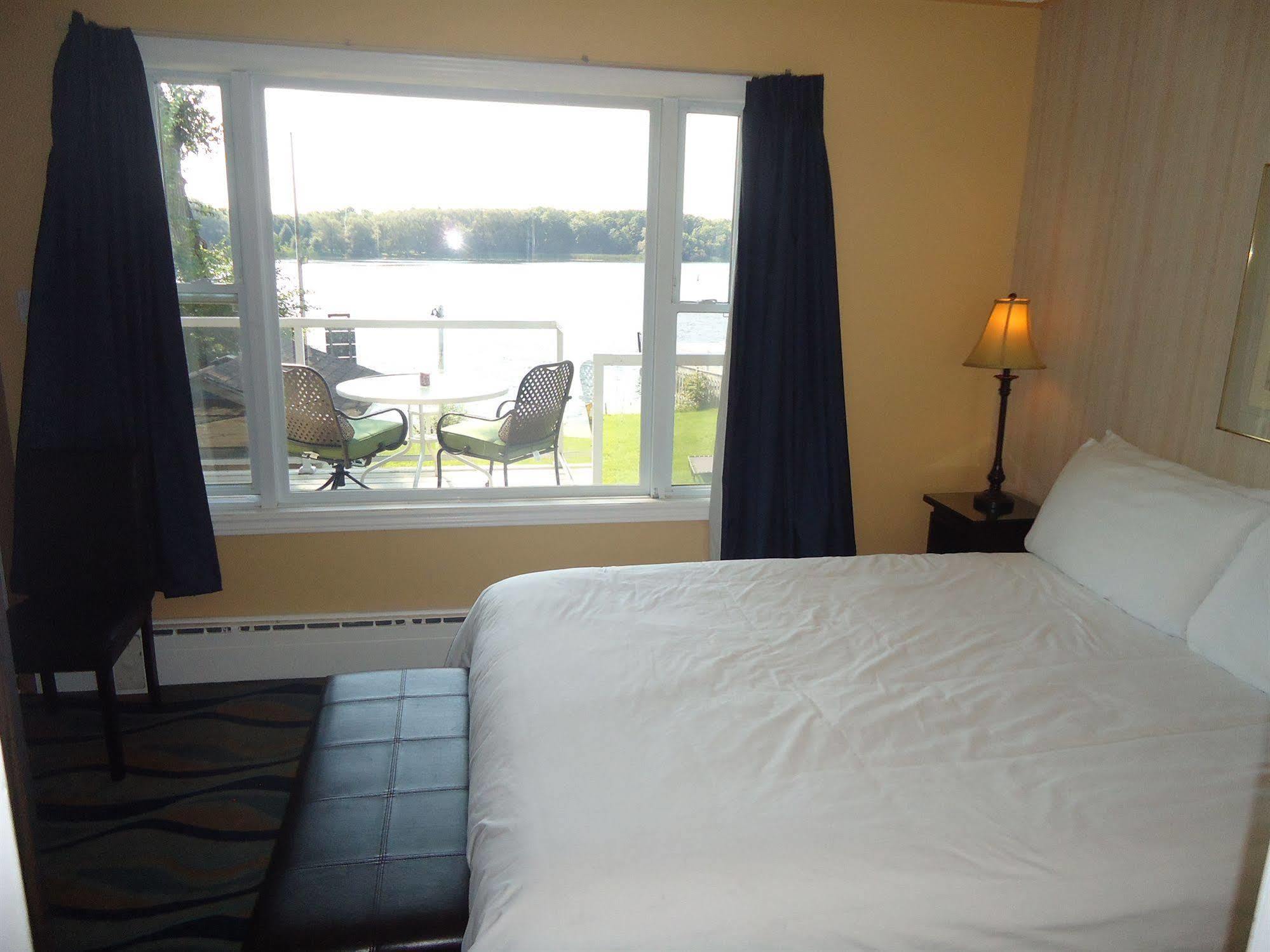 Bayside Inn & Waterfront Suites Kingston Buitenkant foto